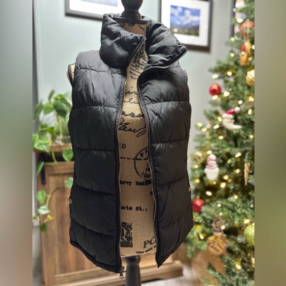 Old Navy Jackets & Blazers - Black Old Navy piffer vest.